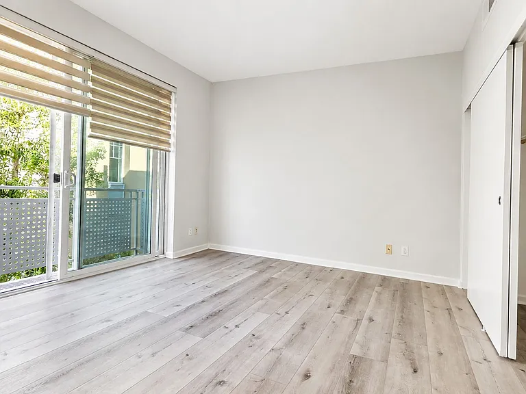 322 E Jeanette Ln — Photo 16