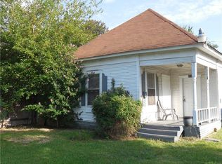 920 W 3rd St, Taylor, TX 76574