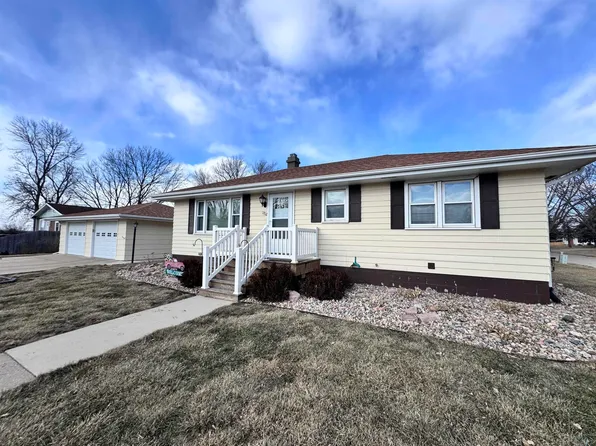 1702 Sunset Dr, Onawa, IA 51040