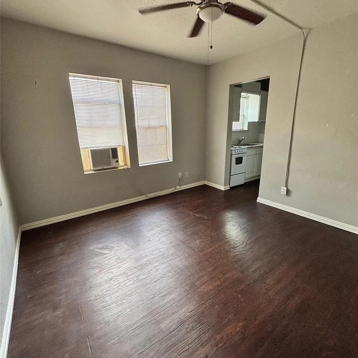 Studio, 1.0 bath, $915 — Photo 4