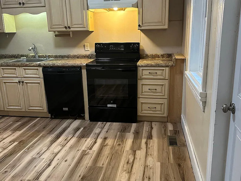 331 W Main St — Photo 9