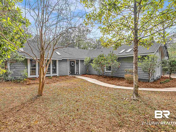 2nd image of 613 Oak Ridge Ct W