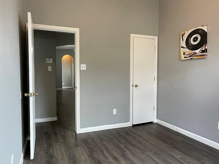 811 Forest Hillside Ln — Photo 7