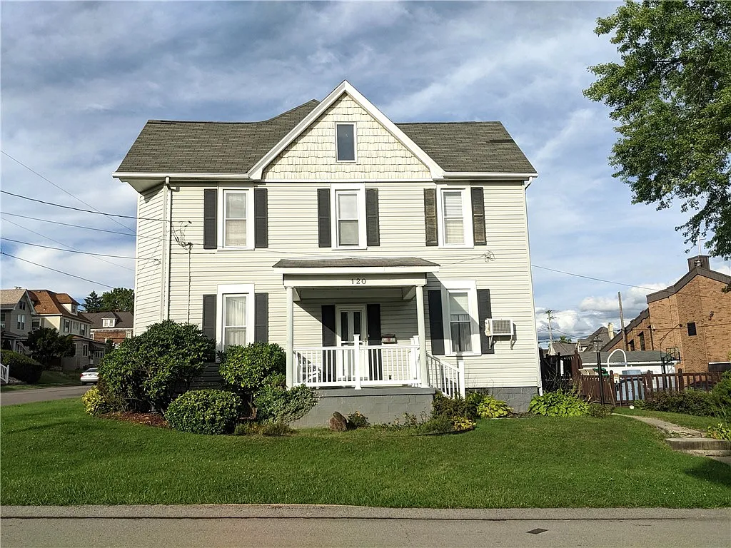 120 Oak St photo 1