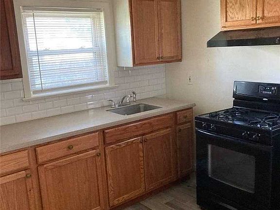 2nd image of 15 Walter Pl