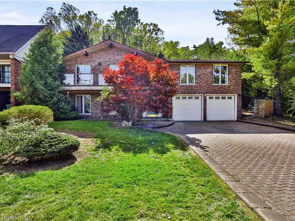 22 Oakridge Dr, Stoney Creek, ON L8G 2T6
