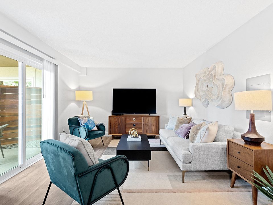 Spacious Living Room at Veranda La Mesa Apartments in La Mesa, CA 91942