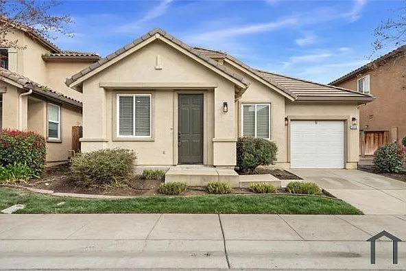 3 bed, 1364 sqft, $3,300 — Photo 2