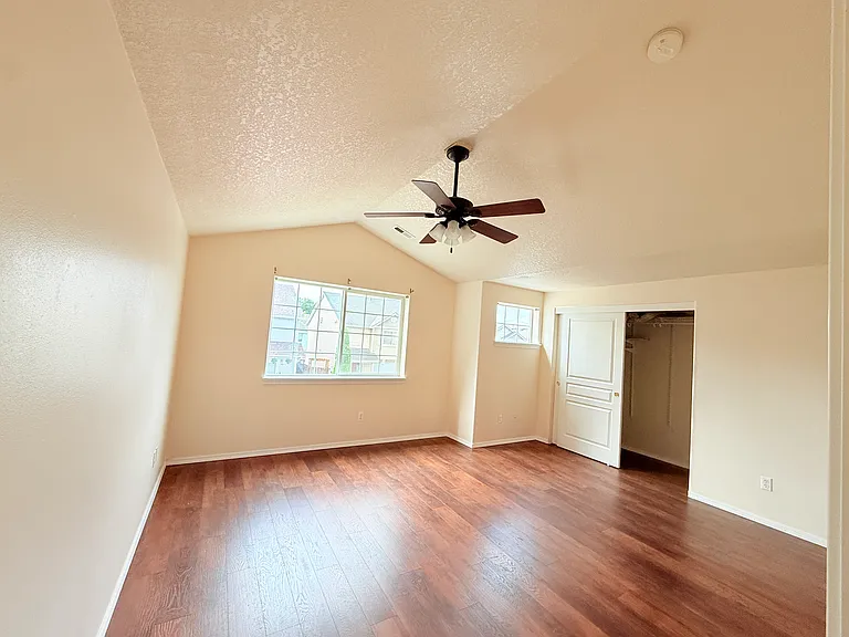 6018 NE 33rd Cir — Photo 19