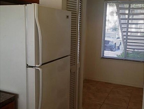 3rd image of 2105 Glenmoor Dr #2105
