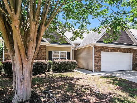 3rd image of 215 Village Park Dr