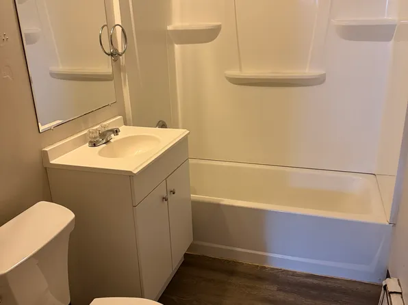 211 W 4th St #4, Hays, KS 67601