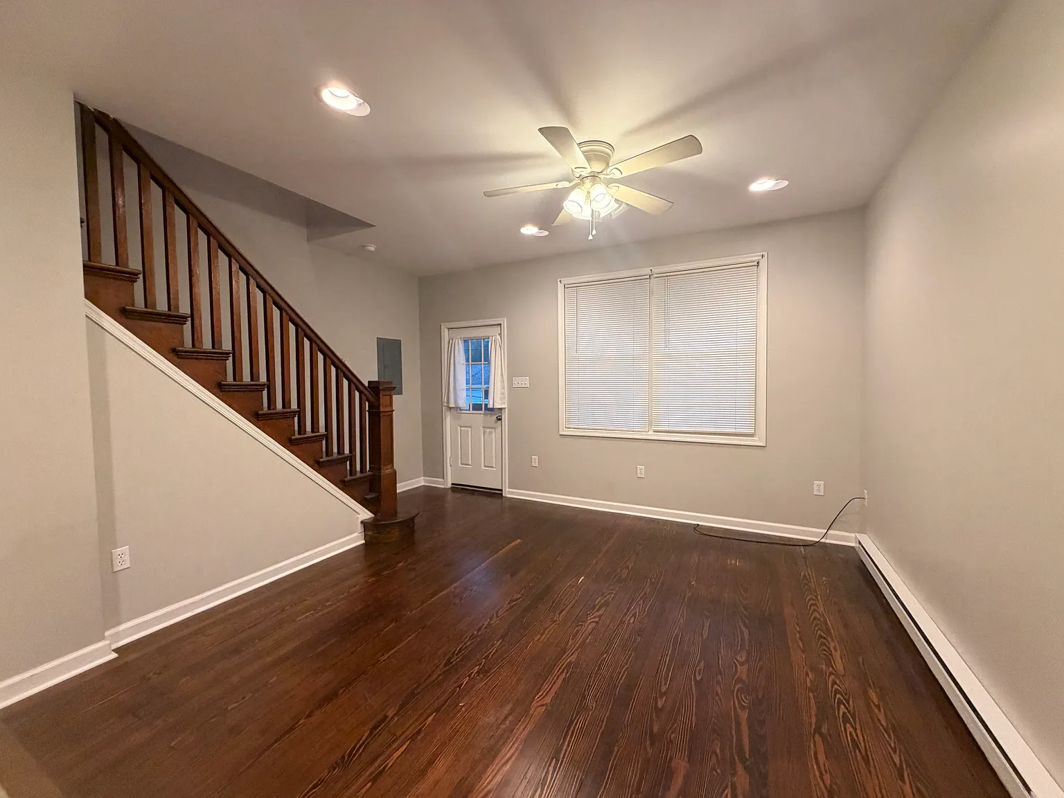 1 bed, 1000 sqft, $999 — Photo 1