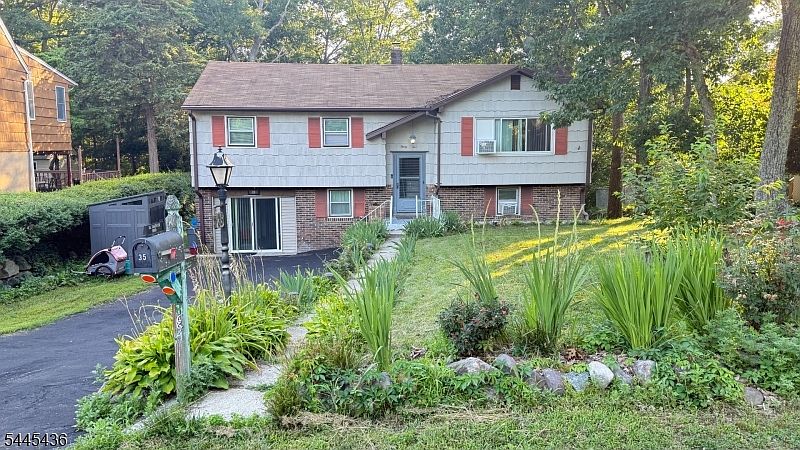 1st image of 35 Lakeview Rd