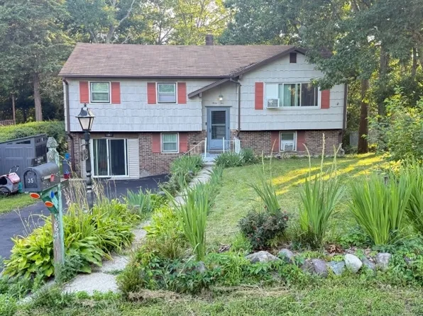 35 Lakeview Rd, Ringwood Boro, NJ 07456