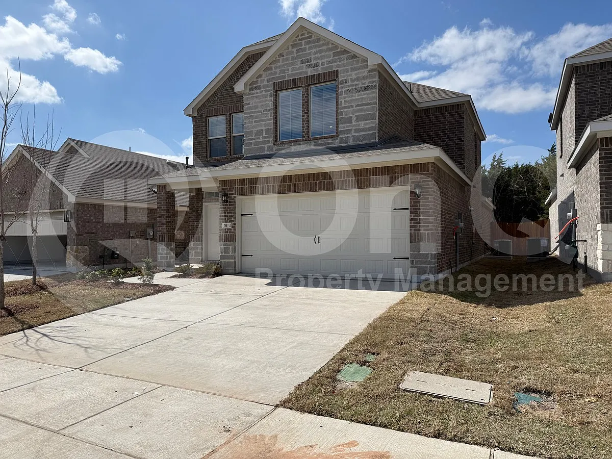 4 bed, 2.5 bath, 2133 sqft, $2,149 — Photo 2
