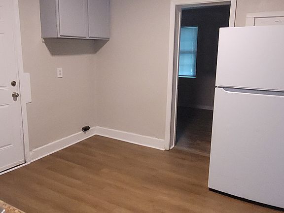 3rd image of 817 Centre Ave