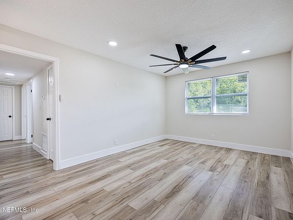 4th image of 7252 GREENWAY Drive