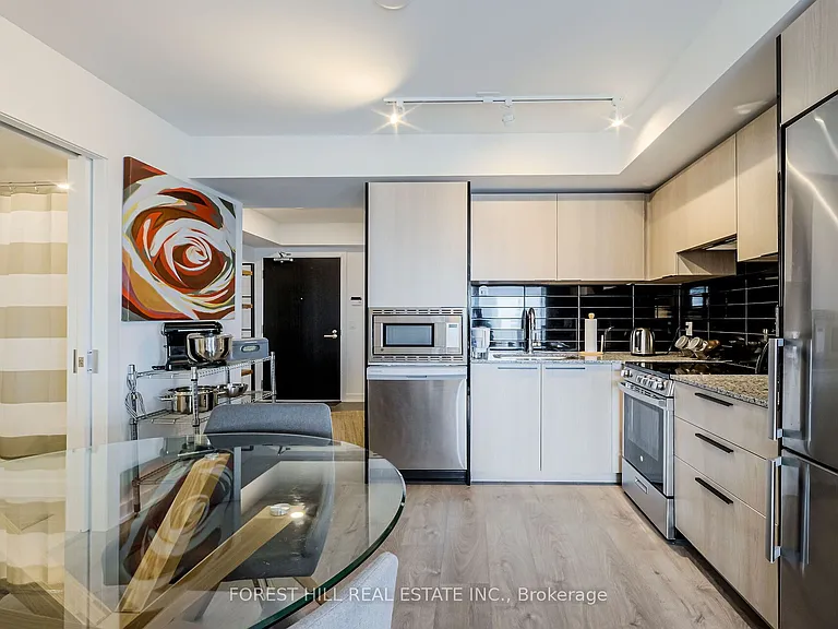 501 Yonge St #3809 — Photo 8