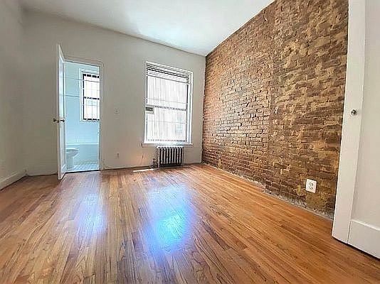 4th image of 1515 Lexington Ave APT 4B