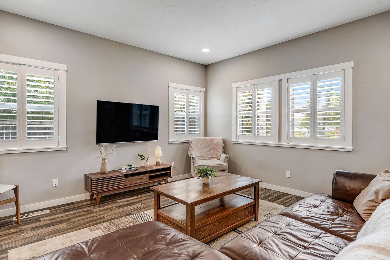 3 bed, 2.0 bath, 1194 sqft, $3,906 — Photo 4