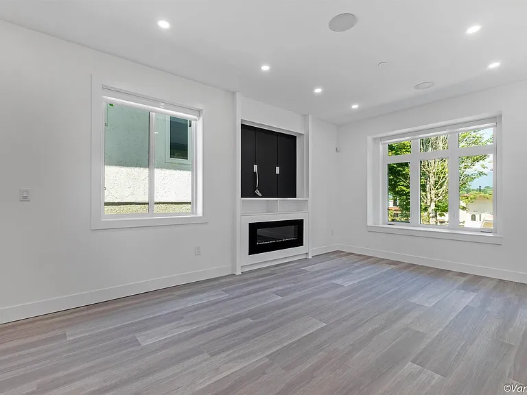 2836 E 16th Ave — Photo 6