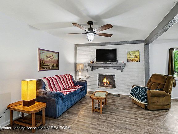 3rd image of 1546 Grayfriars Ave