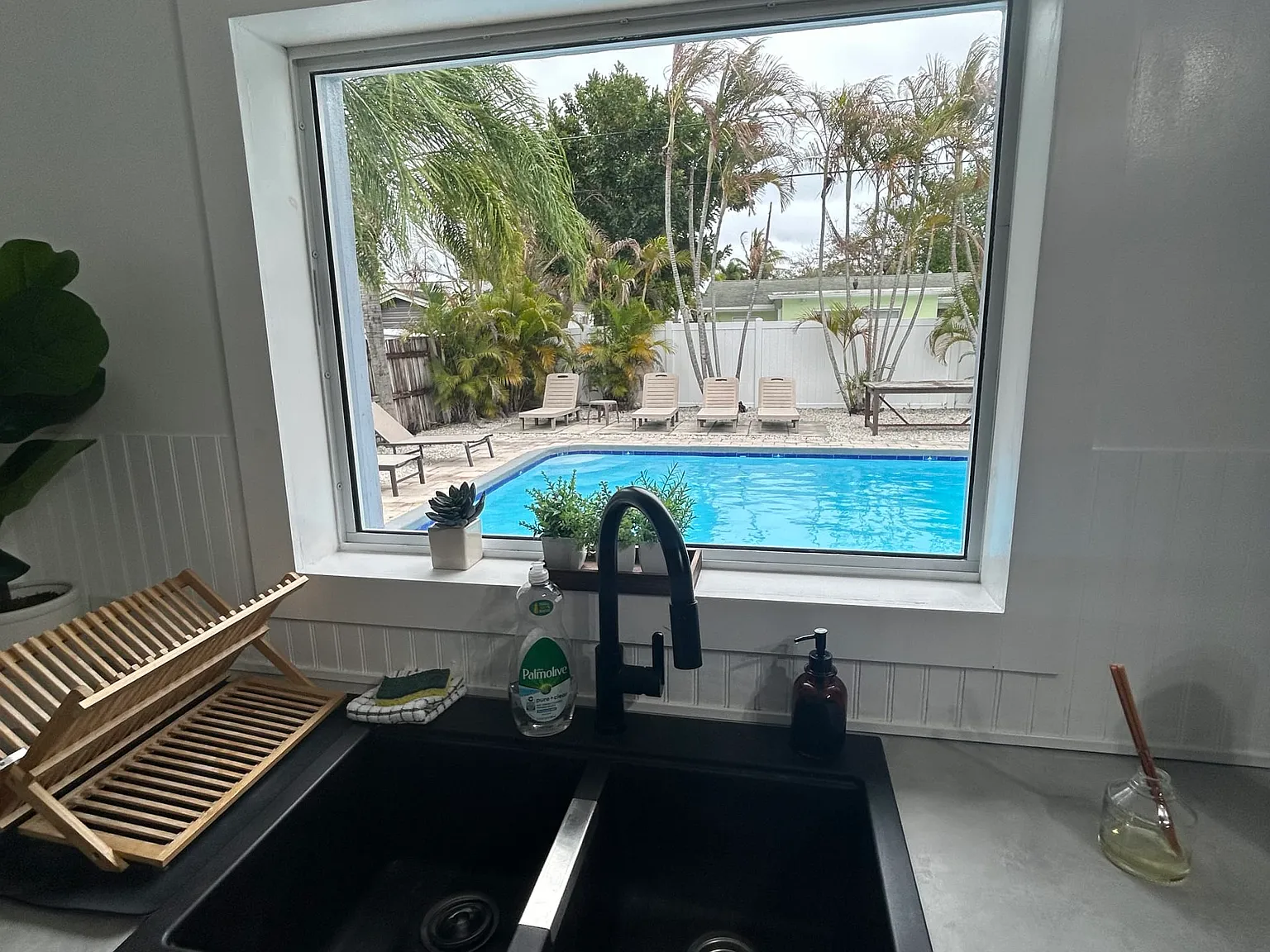 3 bed, $6,000 — Photo 1