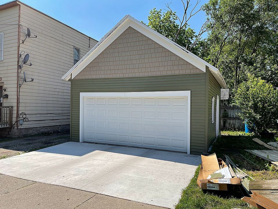 2nd image of 924 Jennette Ave NW