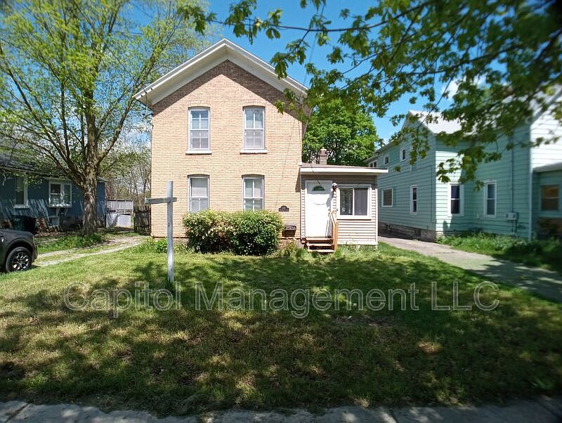 2nd image of 128 W Willow St Unit 2