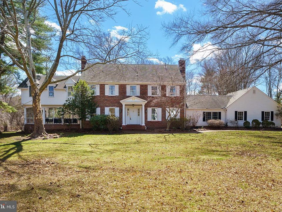 1st image of 28 Talbot Ln