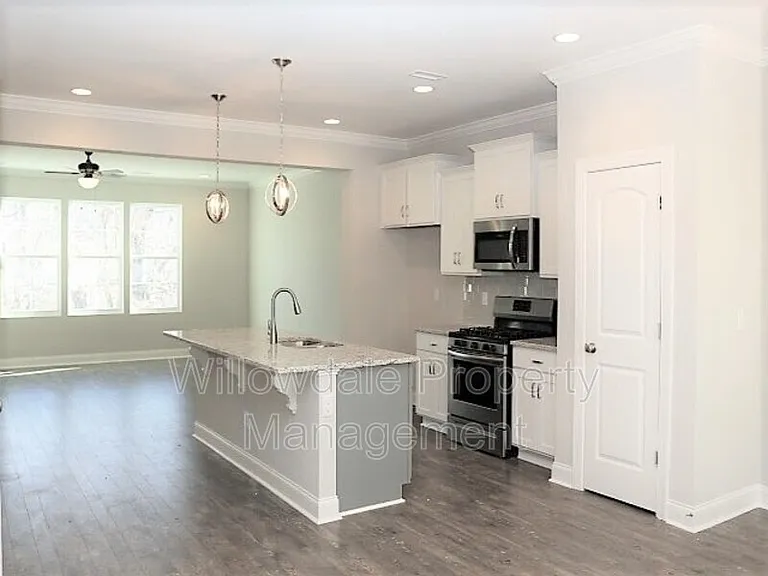 904 Laurel Gate Dr — Photo 7