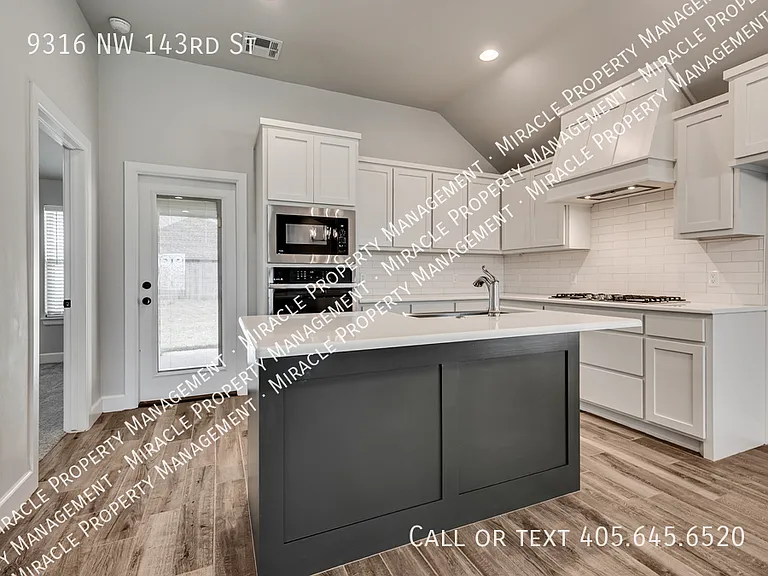 9316 NW 143rd St — Photo 13