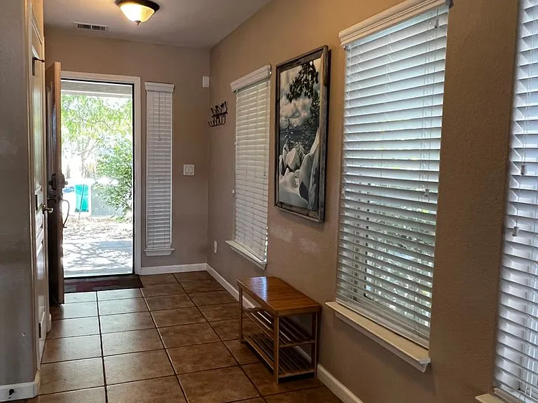 1142 Harbour Cove Ct — Photo 3