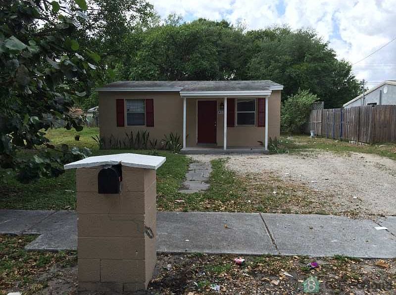 1st image of 413 NW 14th Way