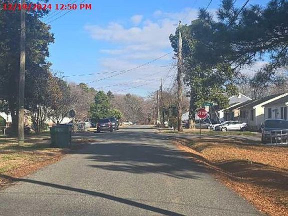 Exterior Neighborhood (street photo)