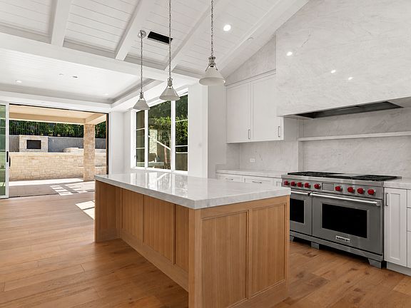 4th image of 461 Zuni Dr