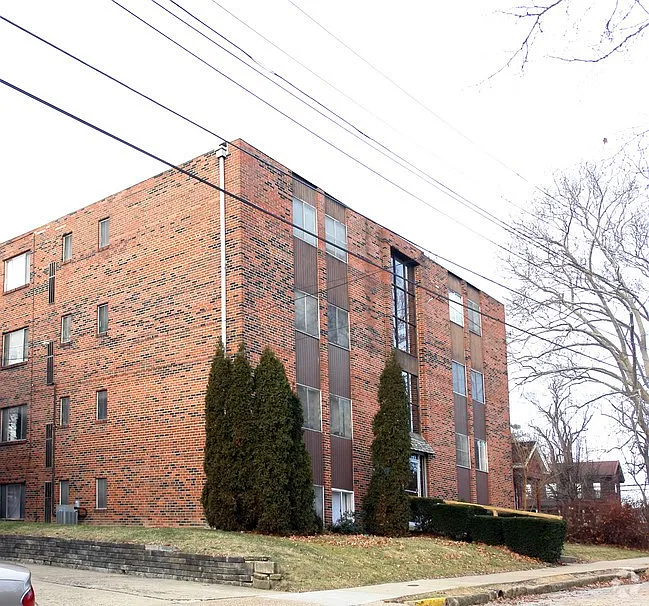 Woodlawn Terrace — Photo 2
