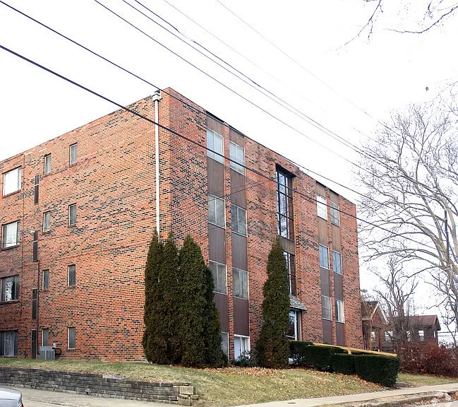 Woodlawn Terrace — Photo 2