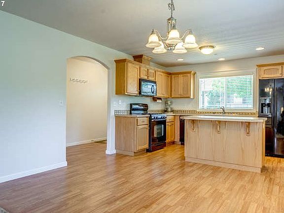 5th image of 5110 NE 48th Cir