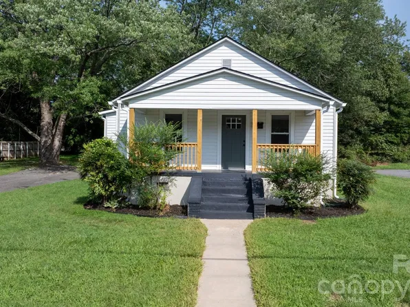 1320 14th Street Dr NE, Hickory, NC 28601