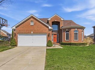 22261 Woodlake Dr #143, Macomb, MI 48044