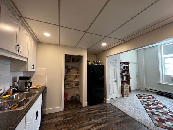 8 W Main St APT B