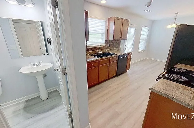 1637 Brownairs Ln — Photo 17
