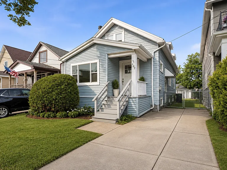107 Ullman St — Photo 1