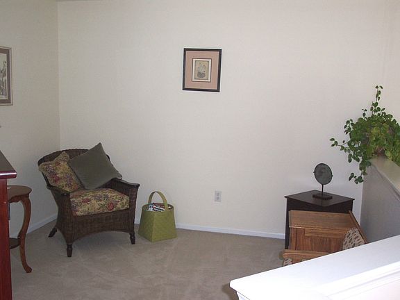 Loft 11'x11' overlooking family room