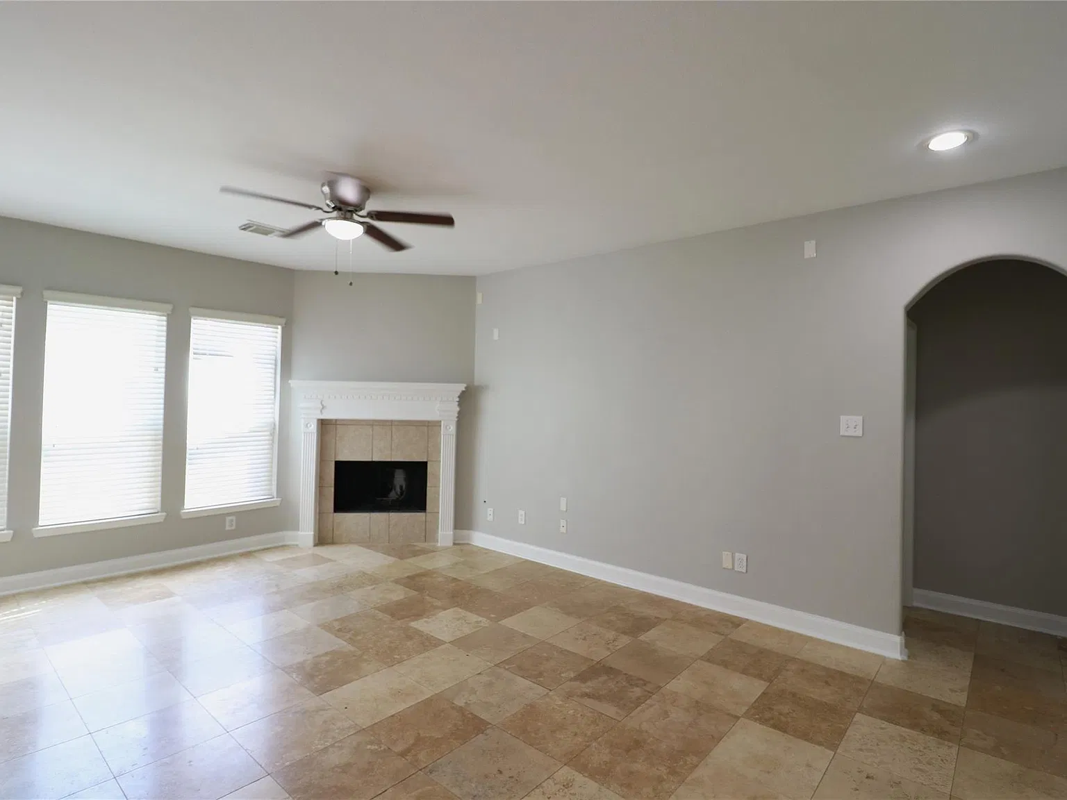 5 bed, 3.5 bath, 2739 sqft, $2,500 — Photo 4