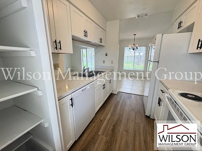 1013 Arizona Ct — Photo 7
