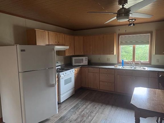 4th image of 8 Vrooman Rd