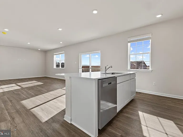 574 Atkinson St — Photo 4